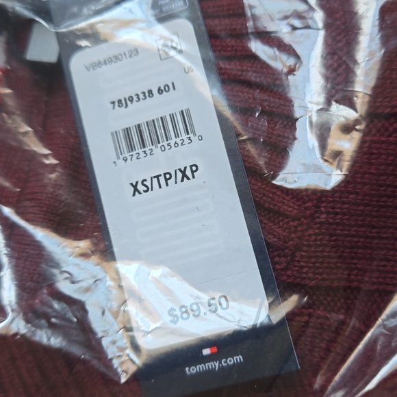 Tommy Hilfiger TOMMY HILFIGERFLAG LOGO CABLE KNIT SWEATER Size XS Burgundy - Picture 3 of 3